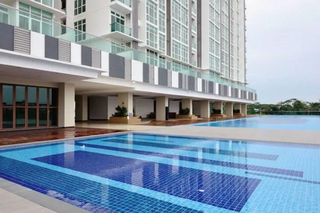 Experience The Coast - Hostahome Suites At Paragon Residence Near Downtown Apartment