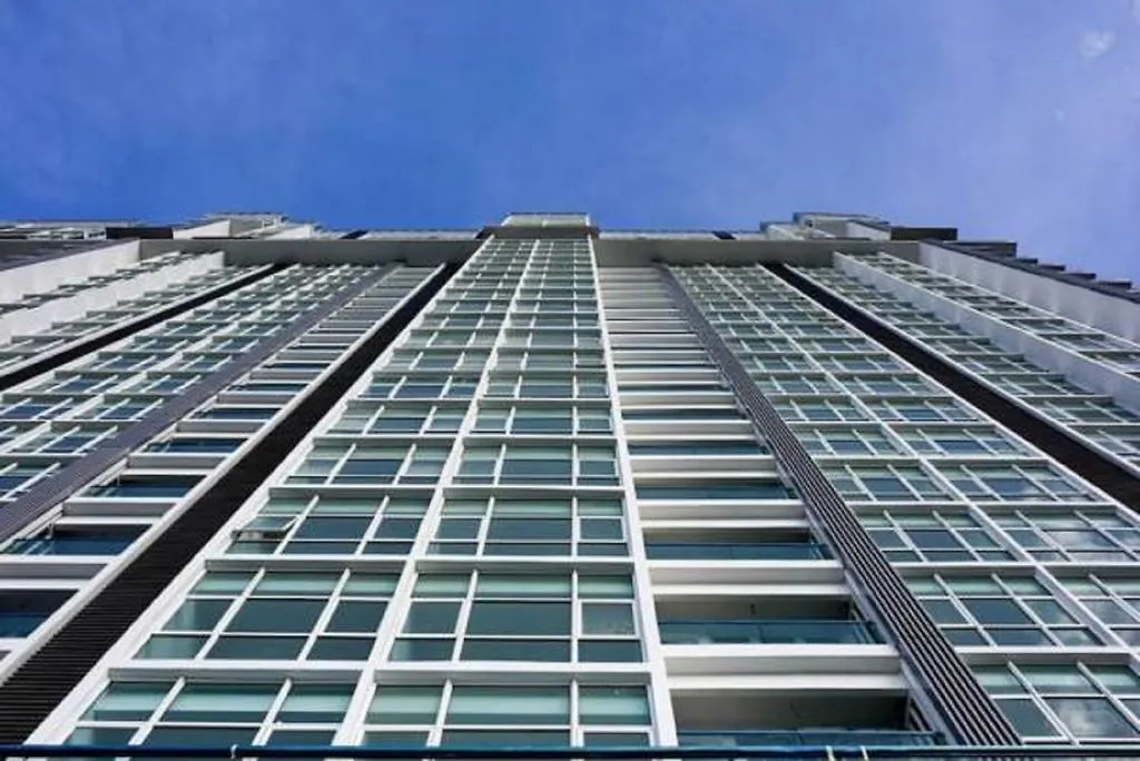 Experience The Coast - Hostahome Suites At Paragon Residence Near Downtown 0*, Johor Bahru